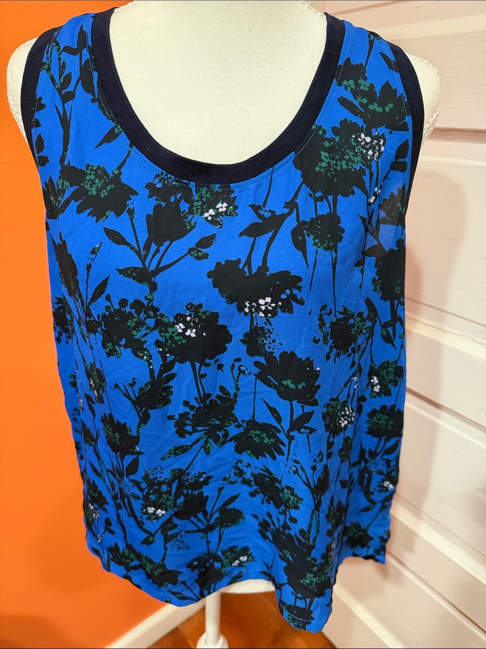 Banana Republic Blue Floral Scoop Neck Tank